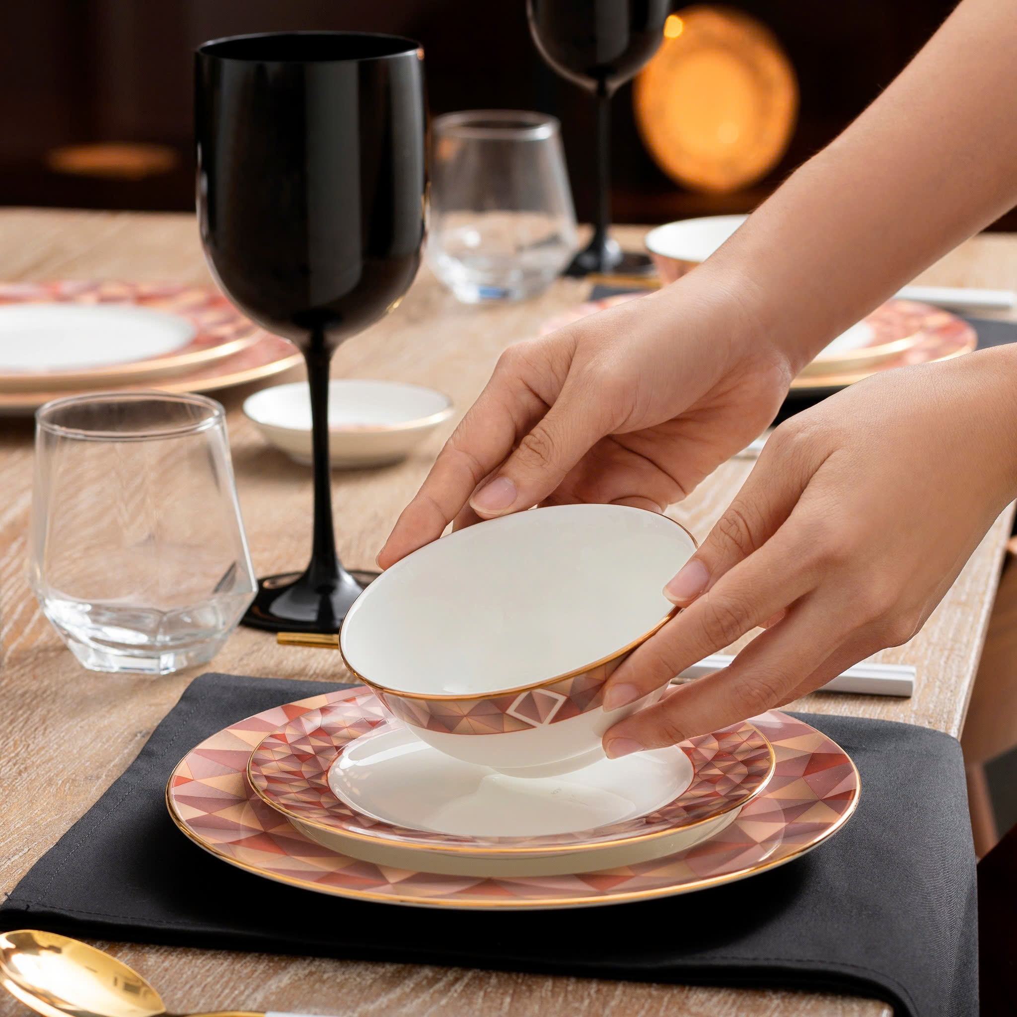 Hinh anh 3: Bo gom su Noritake tinh te tren ban an