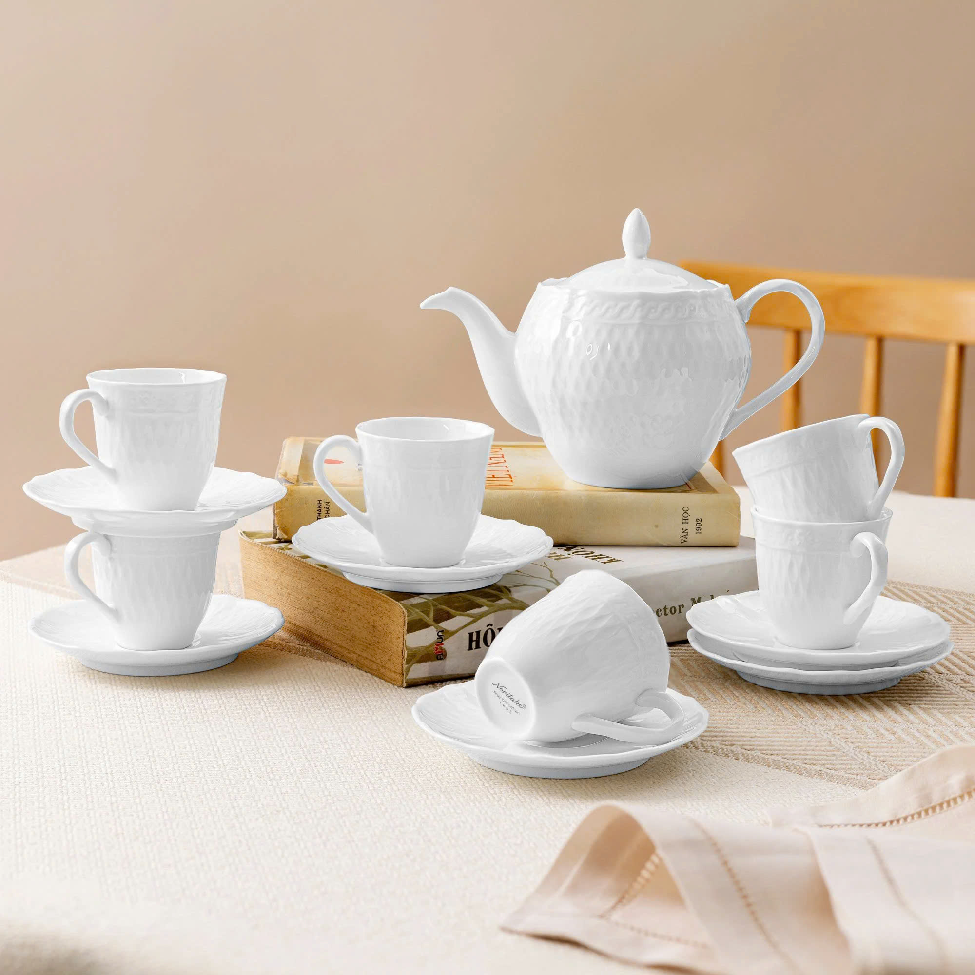 Hinh anh 3: Bo am chen Noritake cho tra dao Nhat Ban, thiet ke thanh lich va tinh te.