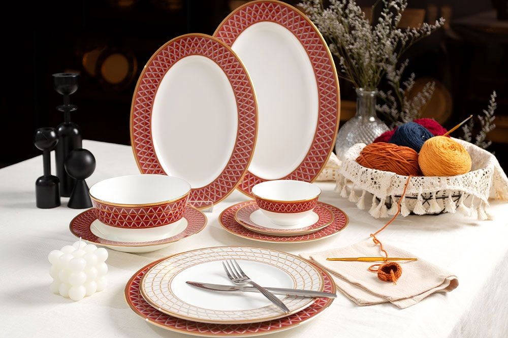 Hinh anh 4: Dia lon Noritake trang tri ban an sang trong voi mon an dam chat fine dining