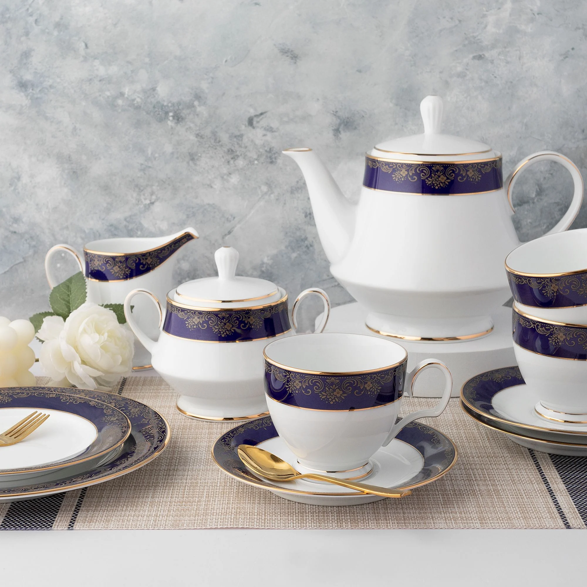 Hinh anh 5: Mot tach tra gom su cao cap Noritake voi thiet ke tinh te, phu hop cho nguoi yeu tra