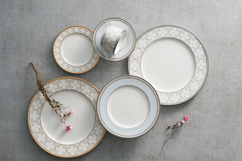 Bo suu tap do su Noritake cho can bep hien dai, bao gom bat com, dia phang, tach tra, to sau long va dia cham.