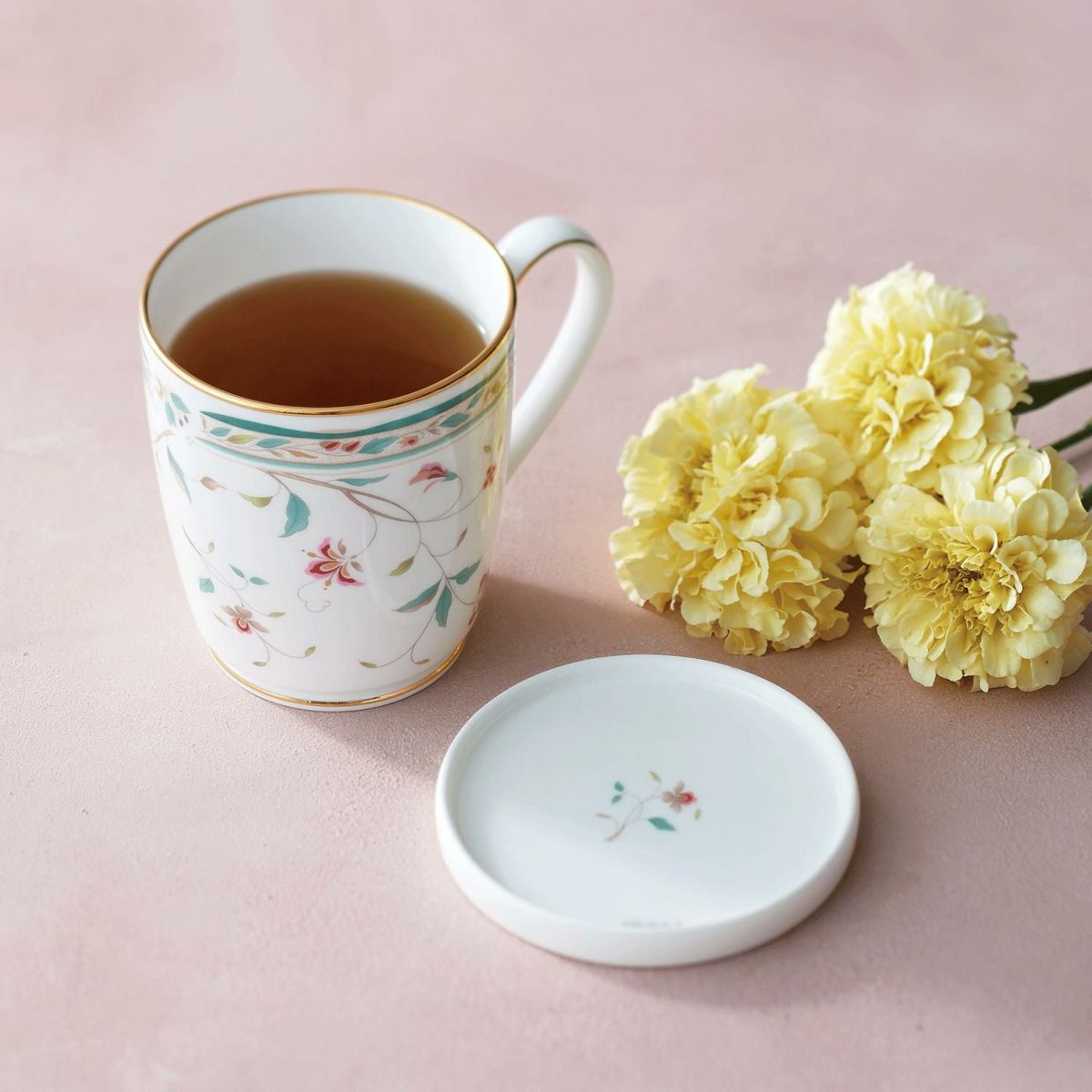 Hinh anh 3: Bo suu tap do su Noritake cho can bep hien dai, bao gom bat com, dia phang, tach tra, to sau long va dia cham.