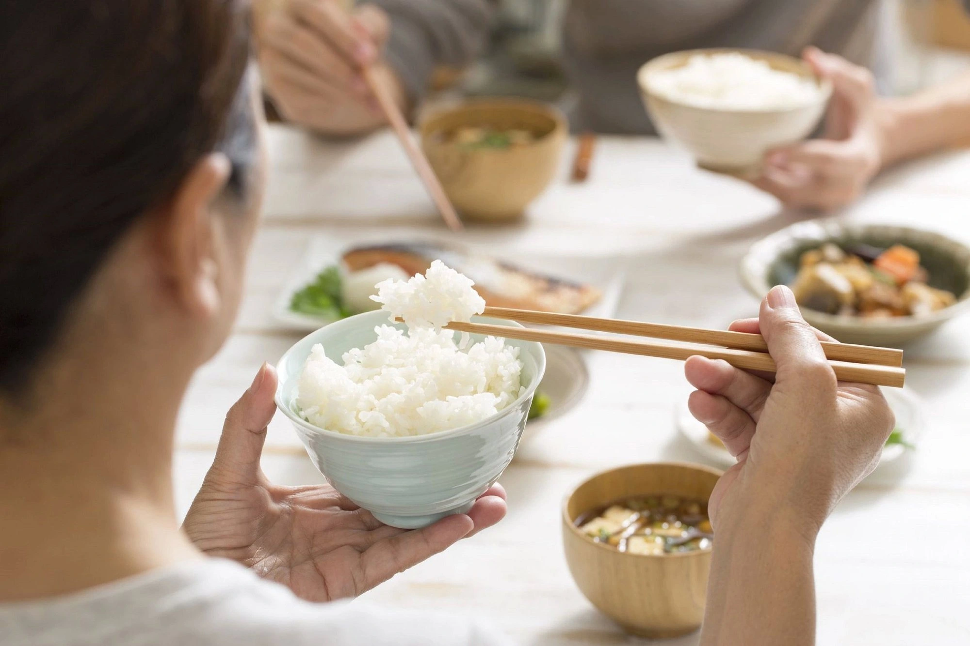 Những điều người Nhật không bao giờ làm với chén đĩa – và bạn cũng nên biết!