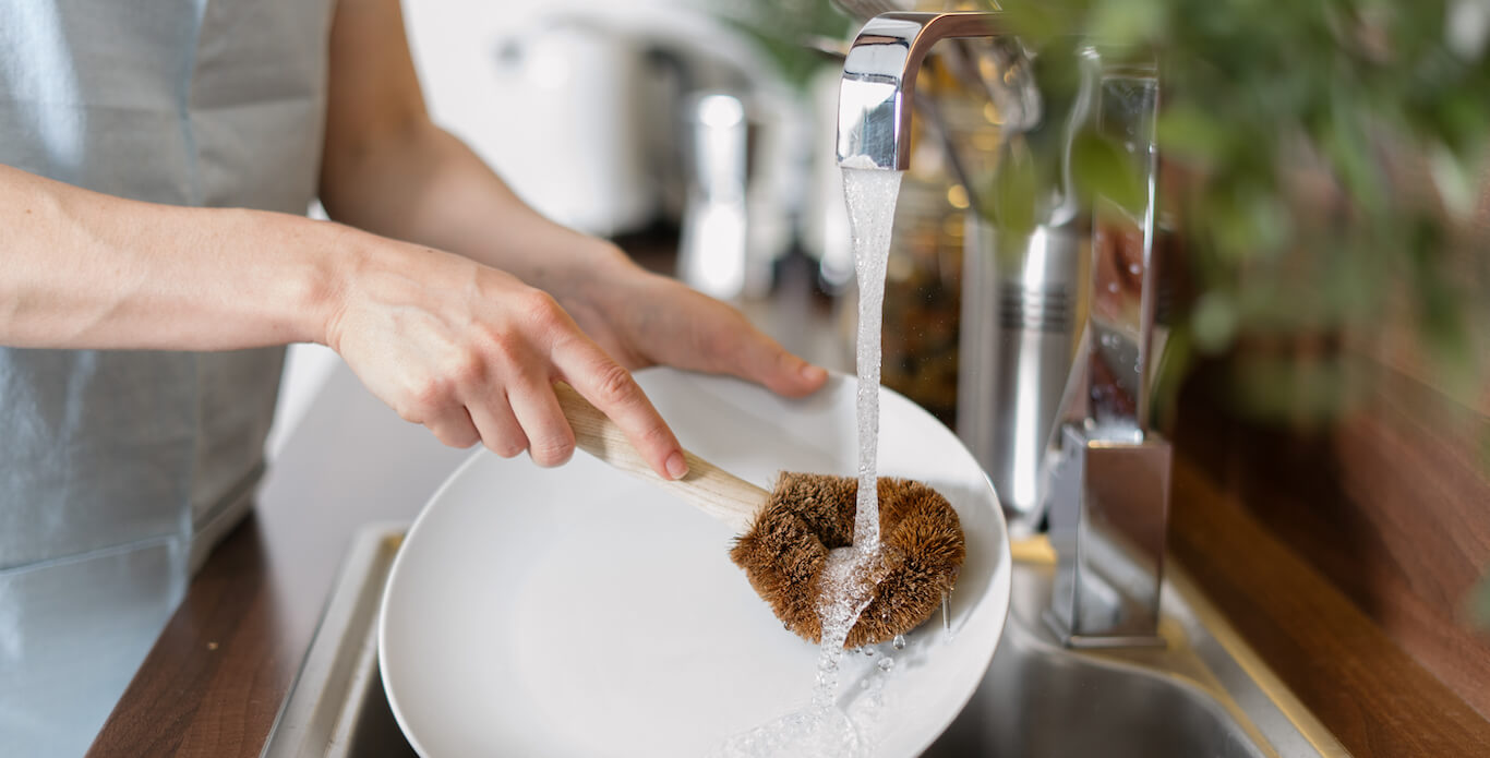 Các chất tẩy rửa nên tránh khi làm sạch gốm sứ