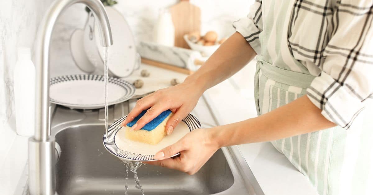 Các chất tẩy rửa nên tránh khi làm sạch gốm sứ