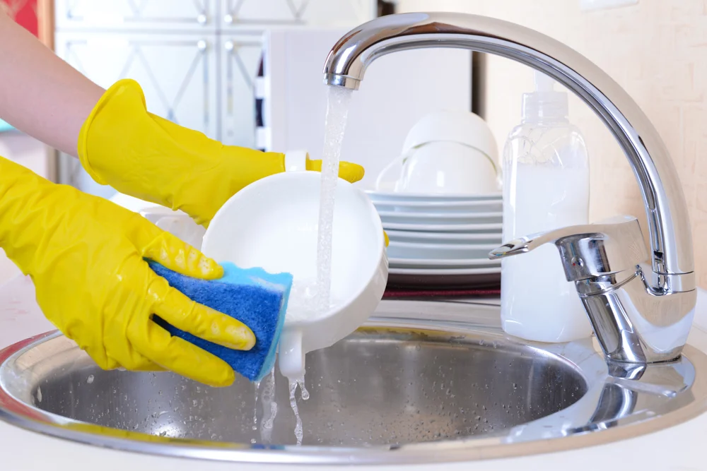 Các chất tẩy rửa nên tránh khi làm sạch gốm sứ