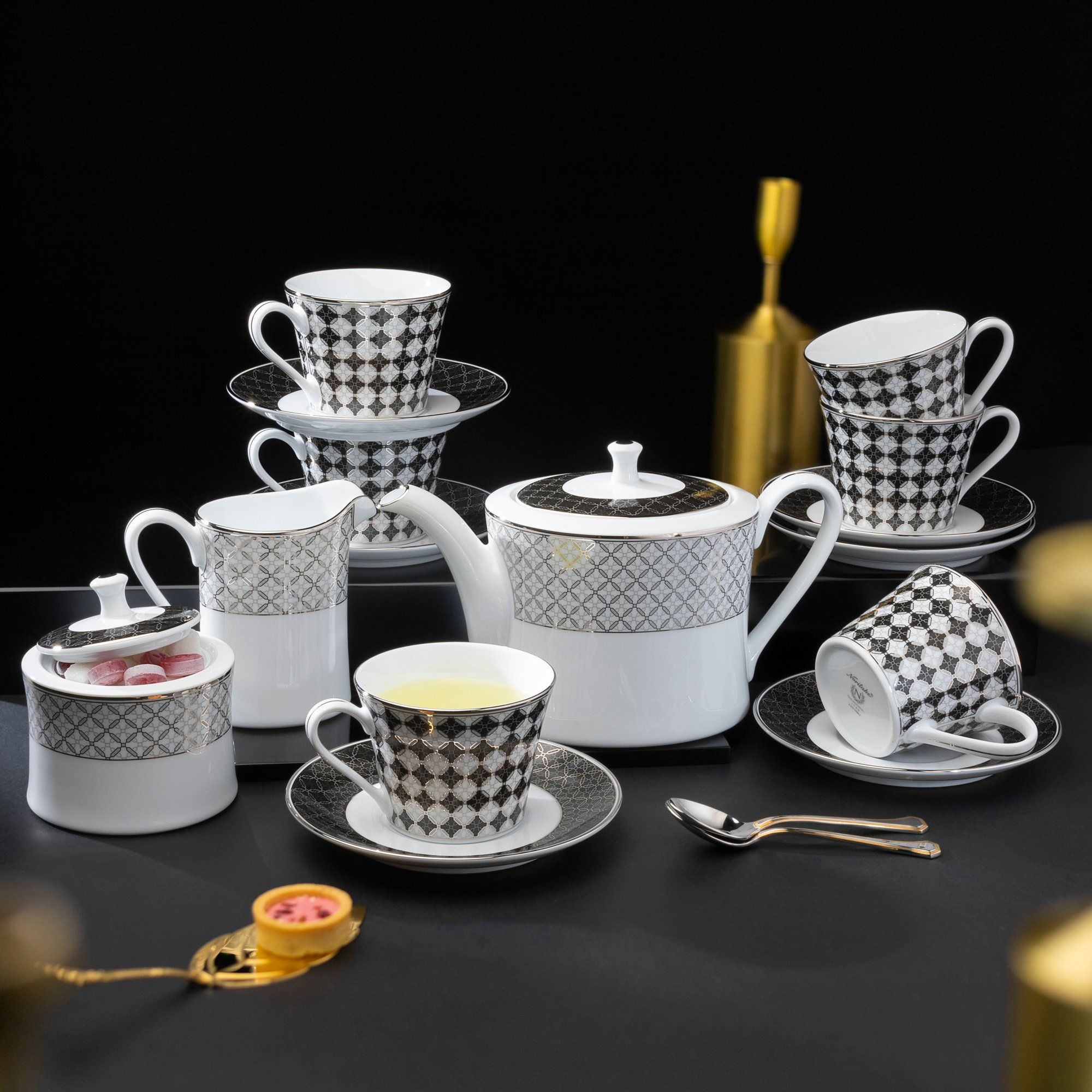 Bộ ấm chén uống trà sứ trắng viền bạch kim 15 món (ấm 1.500ml, chén 250ml) | City Table 1788L - T017A