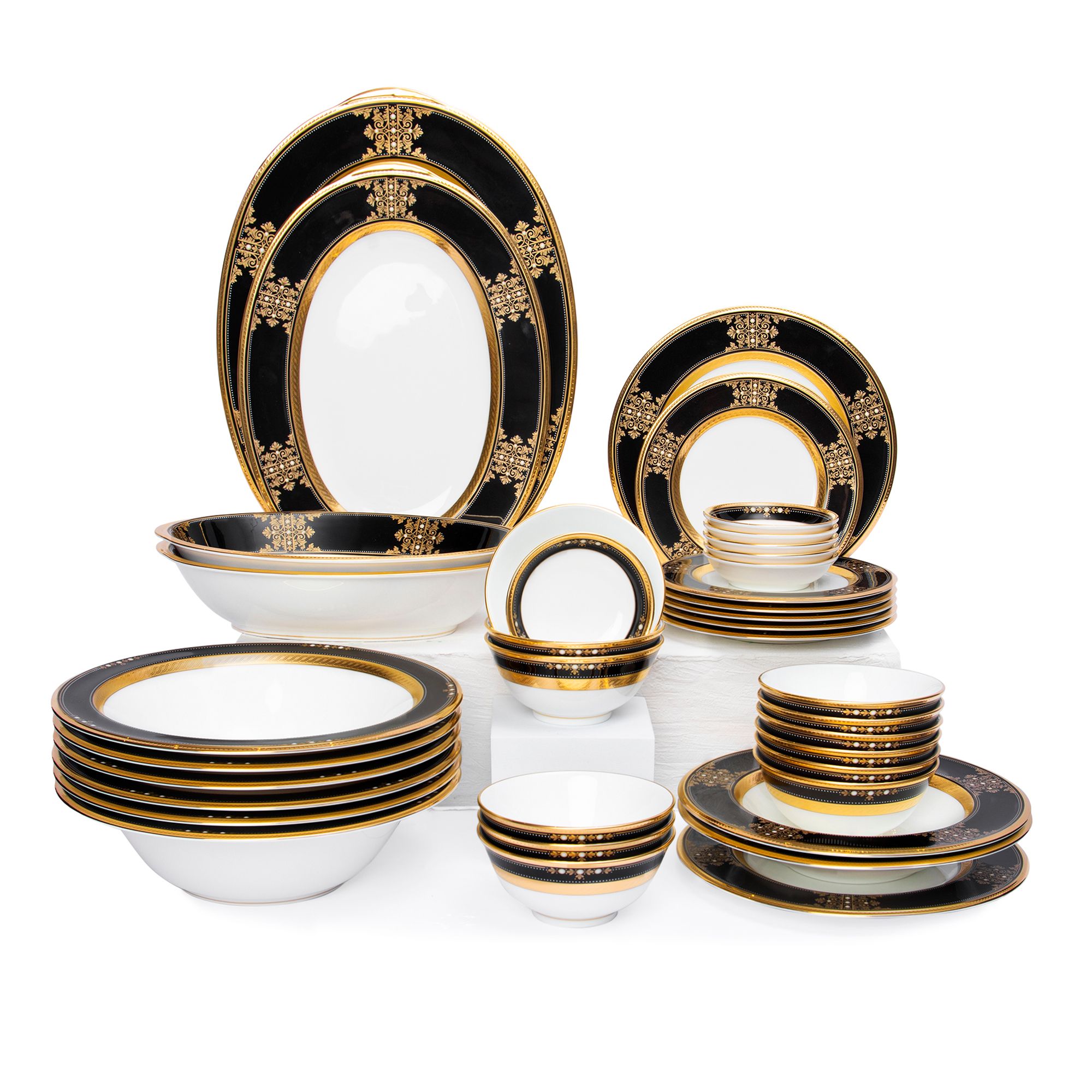 Bàn ăn trắng – nên phối gốm sứ màu nào cho nổi bật? 5 Bàn ăn trắng – nên phối gốm sứ màu nào cho nổi bật?