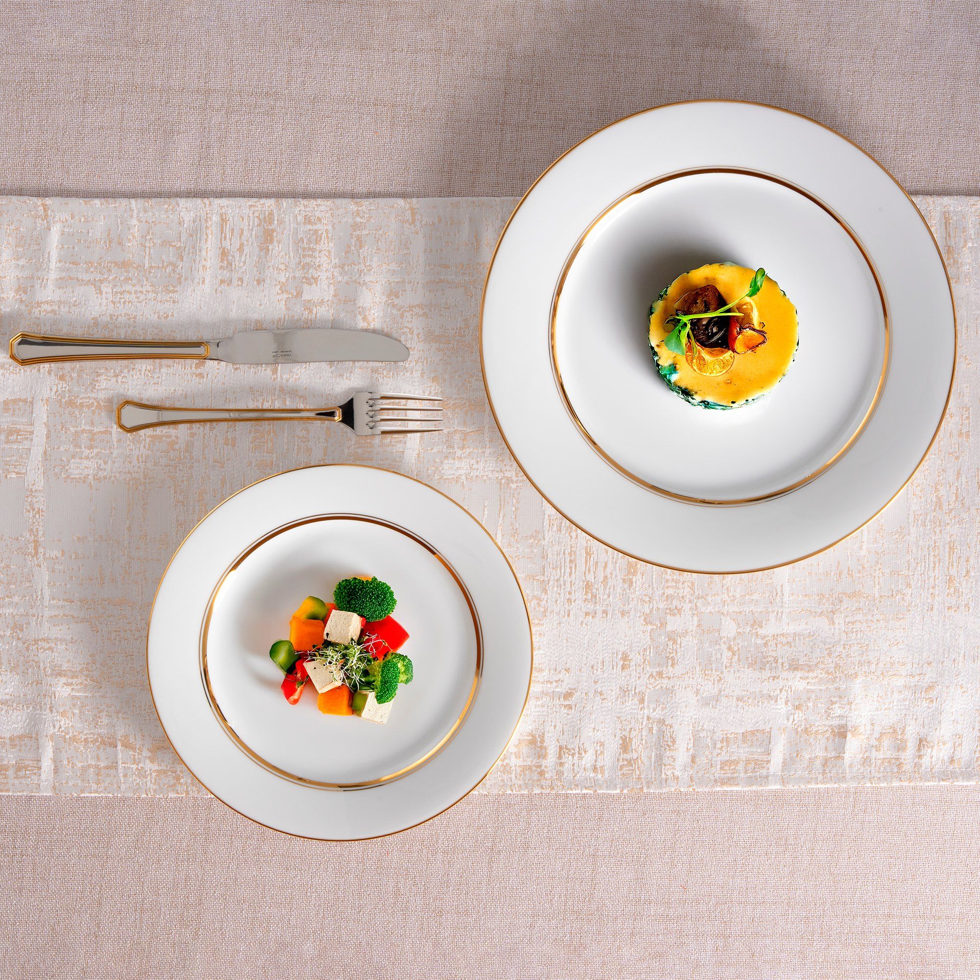 Phối Noritake với đồ gỗ tối màu: Tạo điểm nhấn sang trọng cho bàn ăn 6 Phối Noritake với đồ gỗ tối màu: Tạo điểm nhấn sang trọng cho bàn ăn