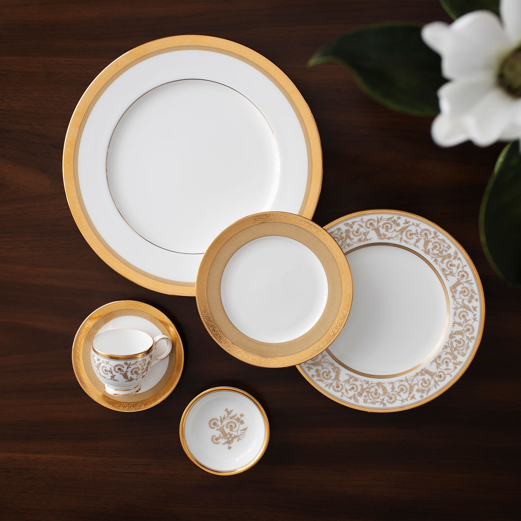 Tặng Gốm Sứ Cho Người Cao Tuổi: Nên Chọn Thiết Kế Nào? 3 Tặng Gốm Sứ Cho Người Cao Tuổi: Nên Chọn Thiết Kế Nào?