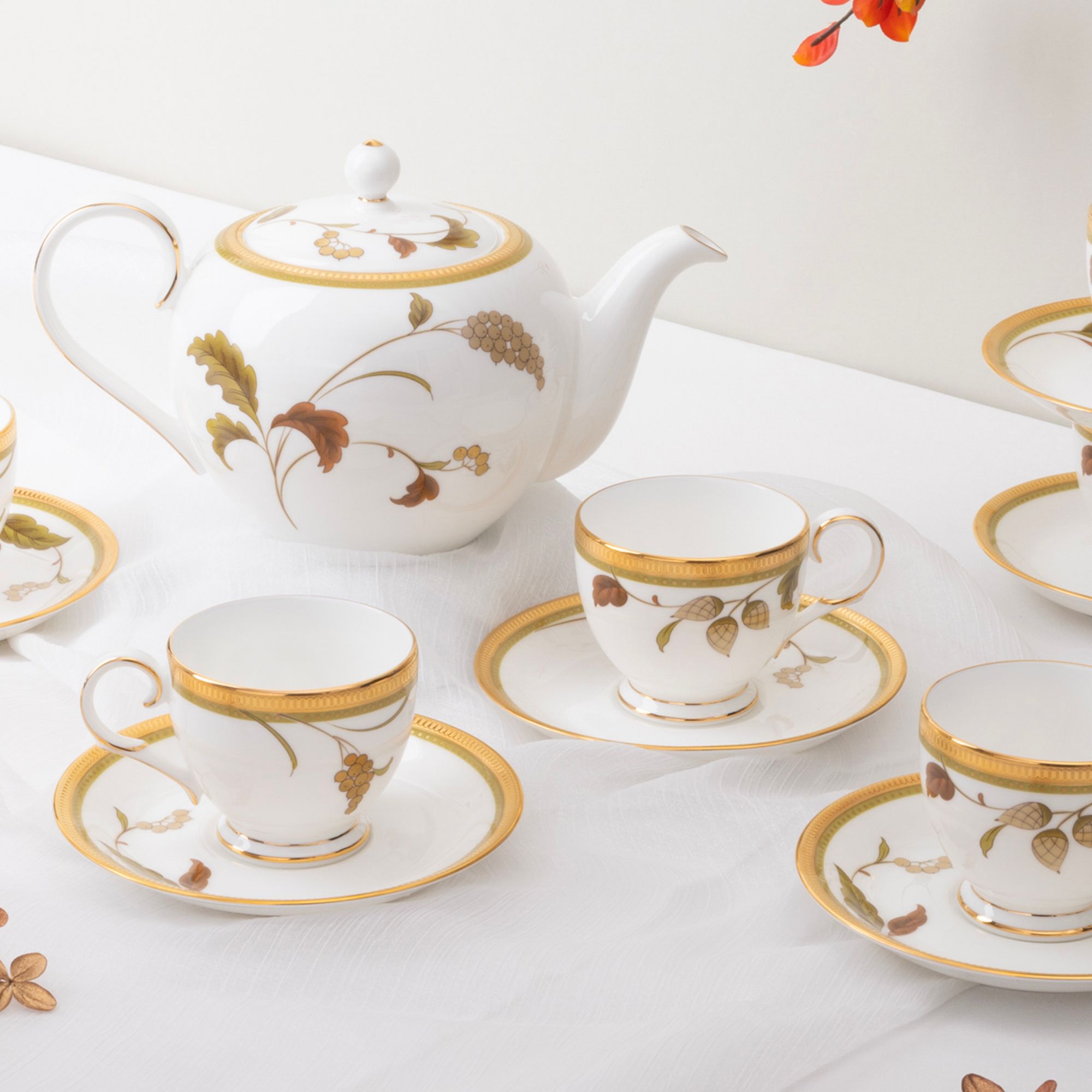 Tặng Gốm Sứ Cho Người Cao Tuổi: Nên Chọn Thiết Kế Nào? 5 Tặng Gốm Sứ Cho Người Cao Tuổi: Nên Chọn Thiết Kế Nào?