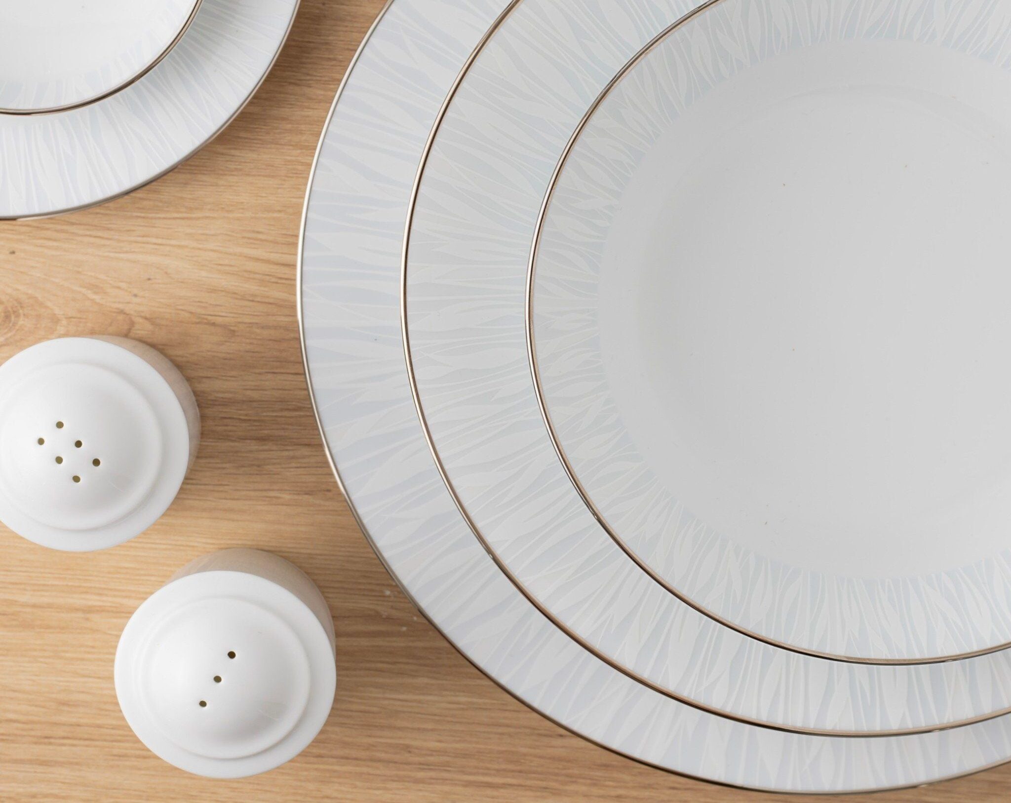 So sánh đồ sứ Nhật Bản và đồ sứ châu Âu