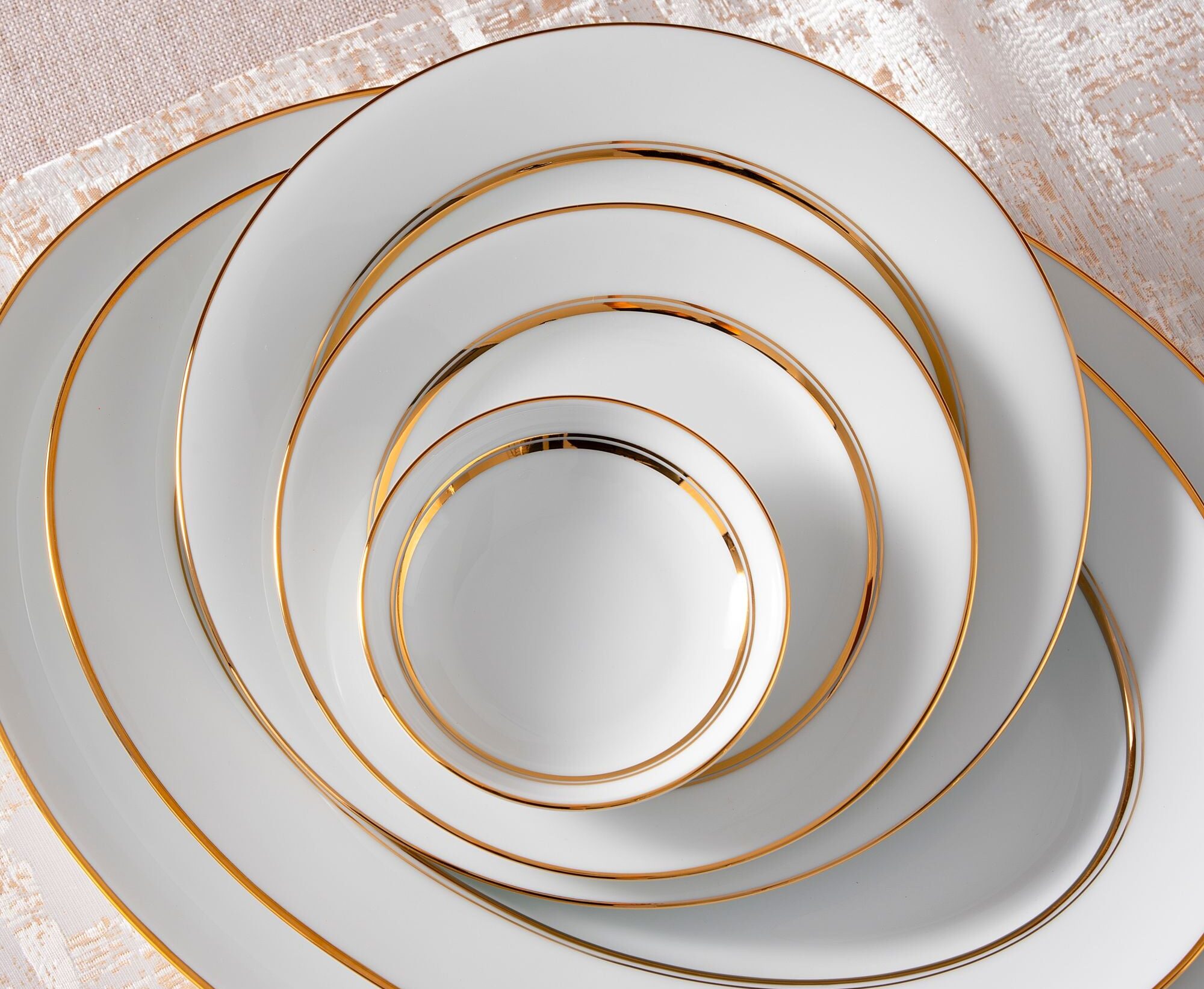 Ý nghĩa đường line vàng trong các sản phẩm gốm sứ cao cấp