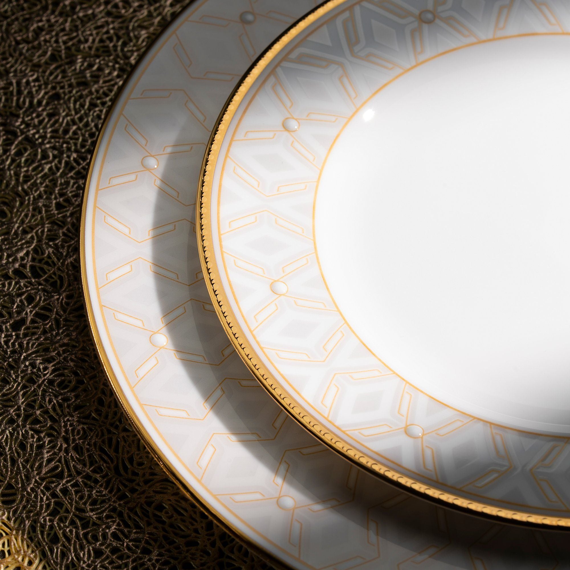 Ý nghĩa đường line vàng trong các sản phẩm gốm sứ cao cấp