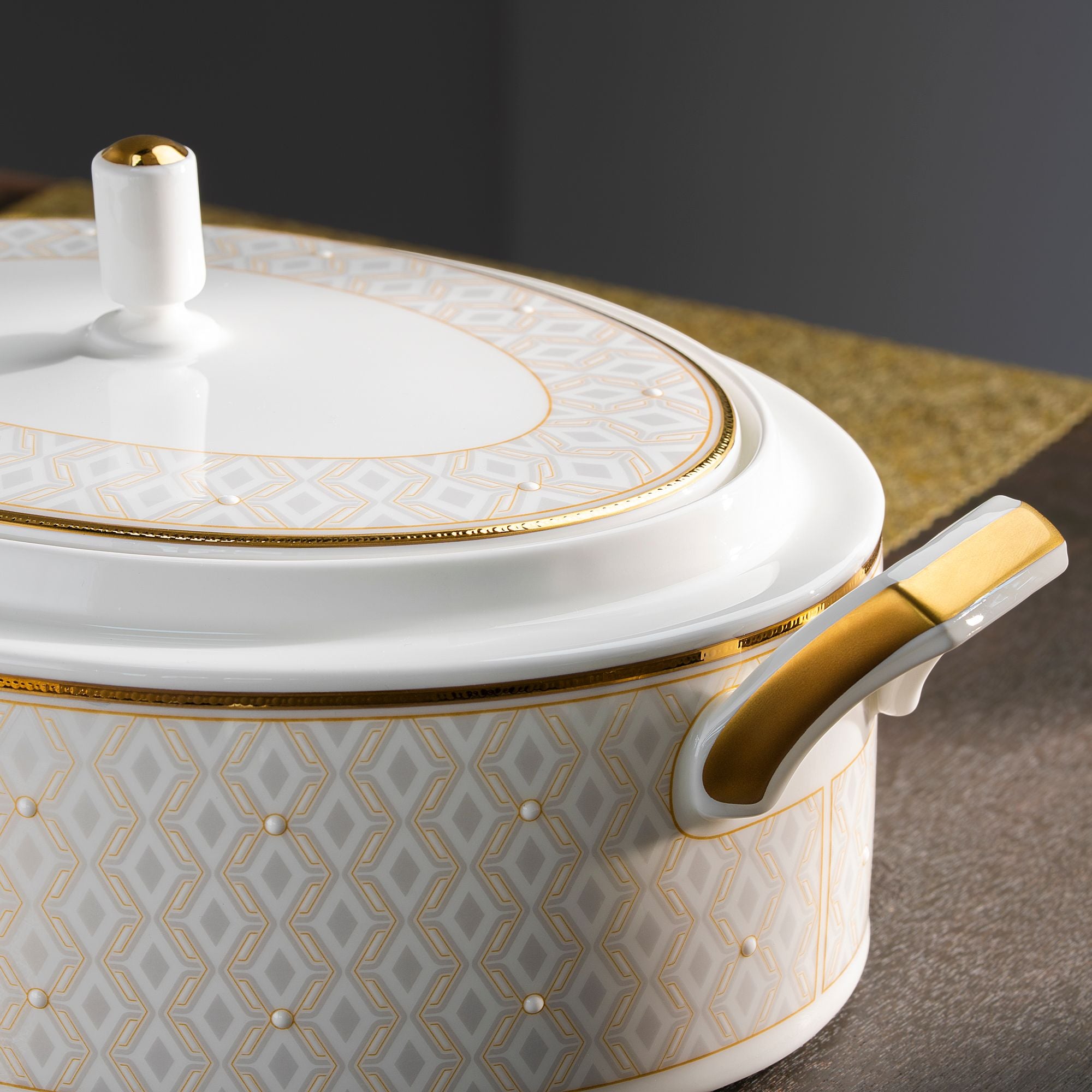 Bone China là gì? Vì sao Bone China đắt và được ưa chuộng?