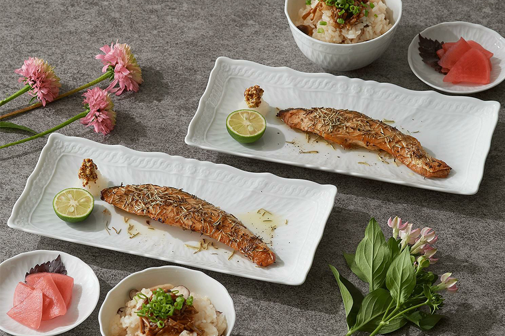 Hướng dẫn xử lý mùi thực phẩm bám vào bát đĩa gốm sứ hiệu quả tại nhà