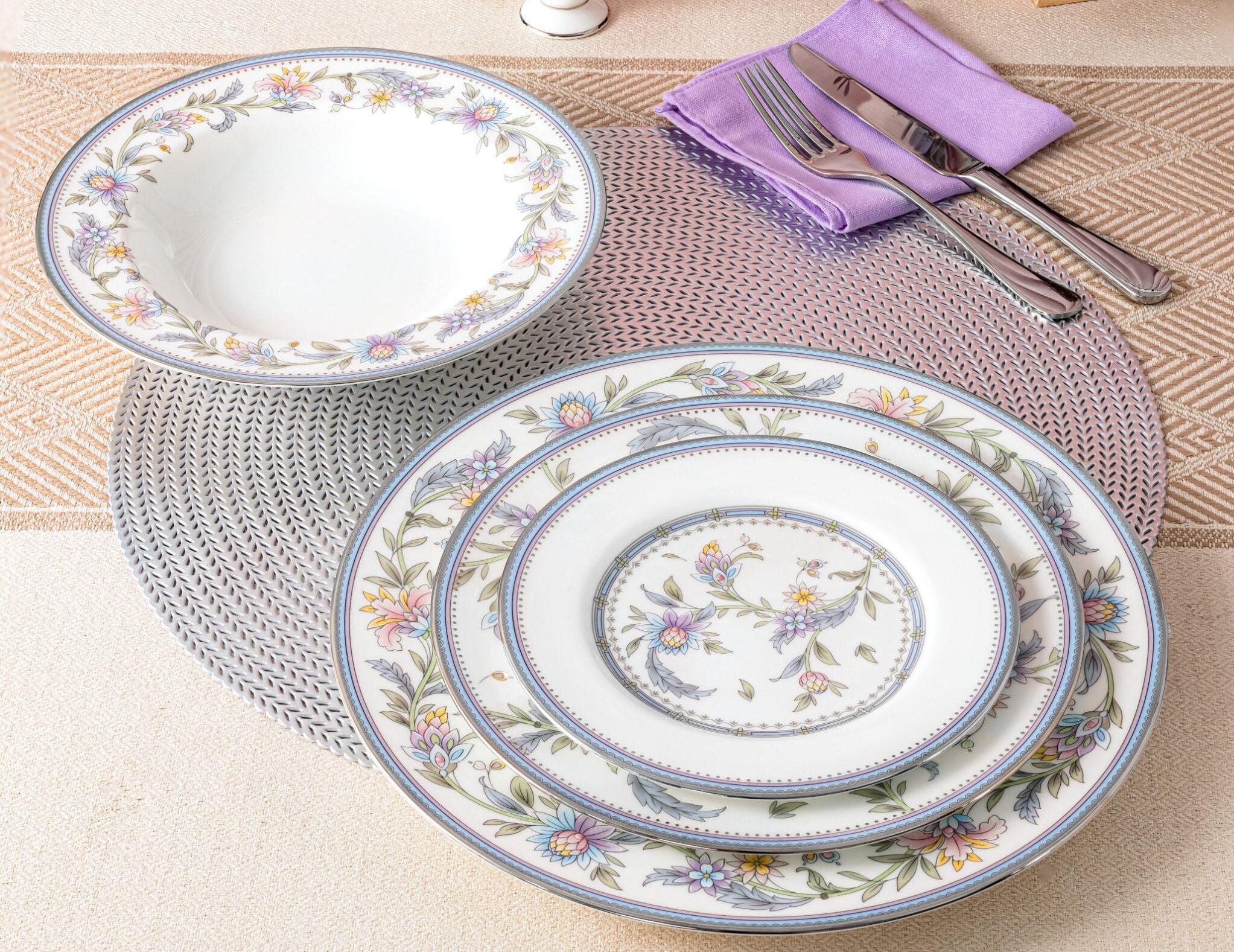 Đồ gốm sứ dùng lâu có cần đánh bóng không?