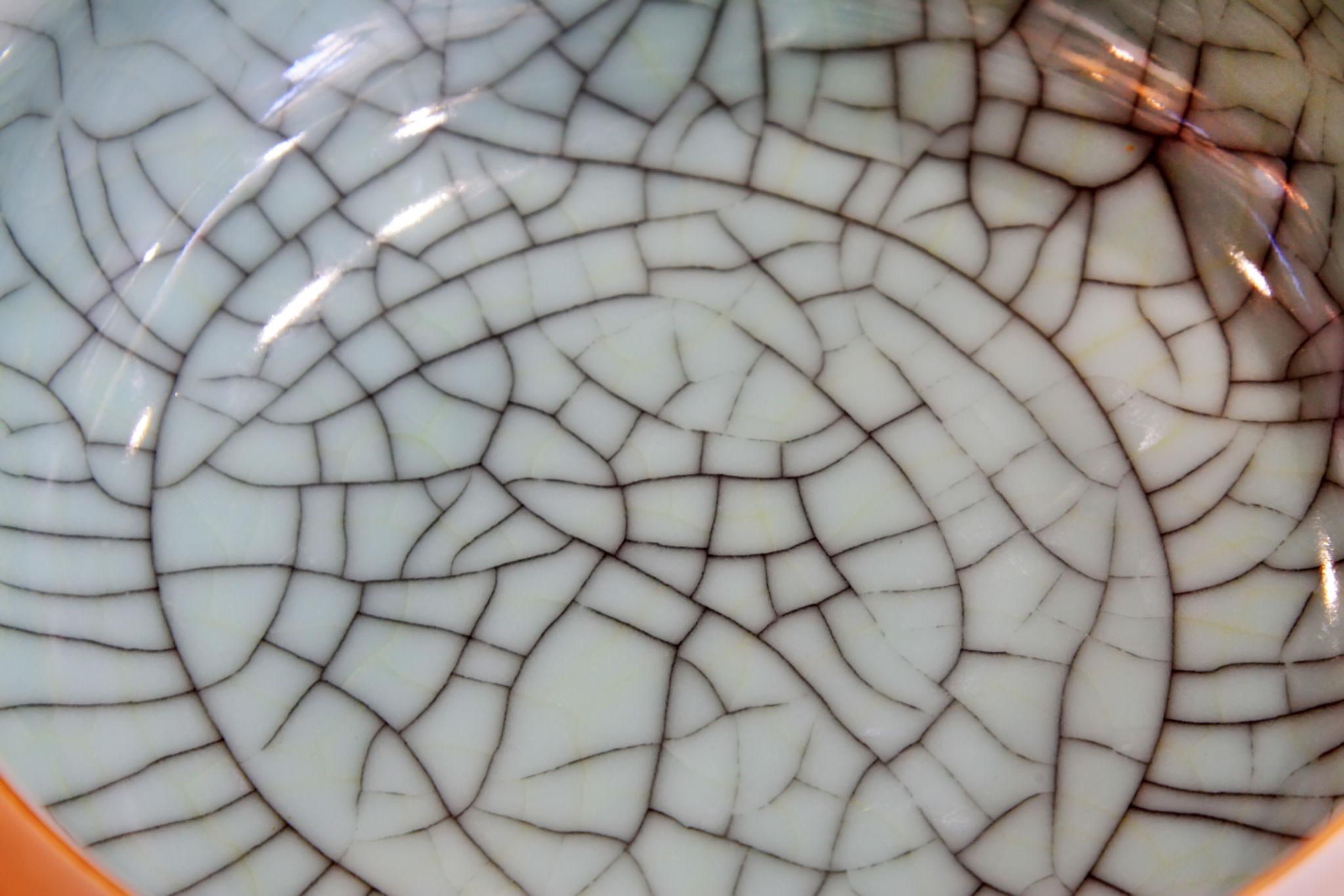 Dấu hiệu nhận biết đồ gốm sứ kém chất lượng – Đừng để “đẹp mã” đánh lừa bạn 2 Dấu hiệu nhận biết đồ gốm sứ kém chất lượng – Đừng để “đẹp mã” đánh lừa bạn