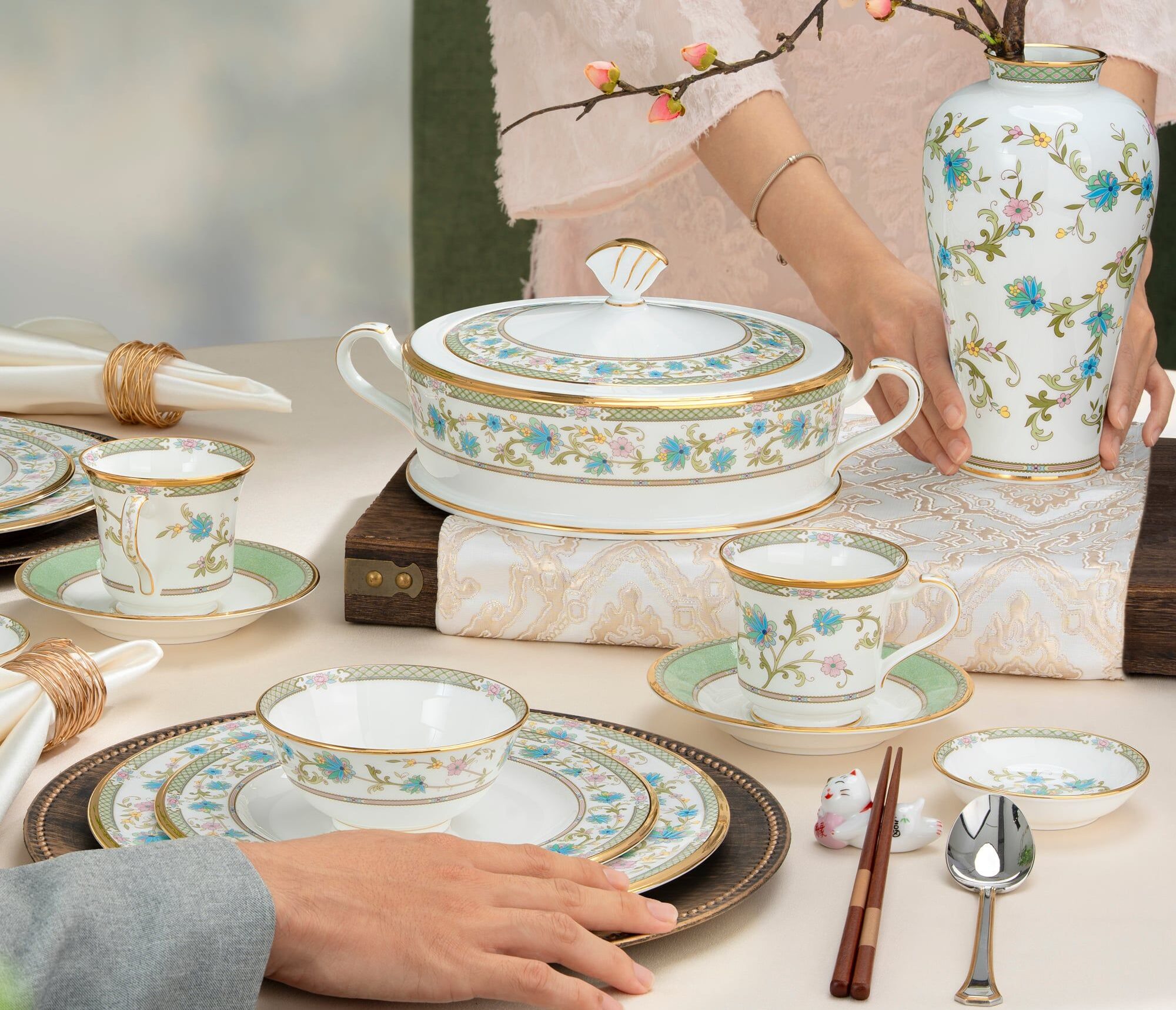 Những món đồ gốm sứ cao cấp nên có trong mỗi gia đình