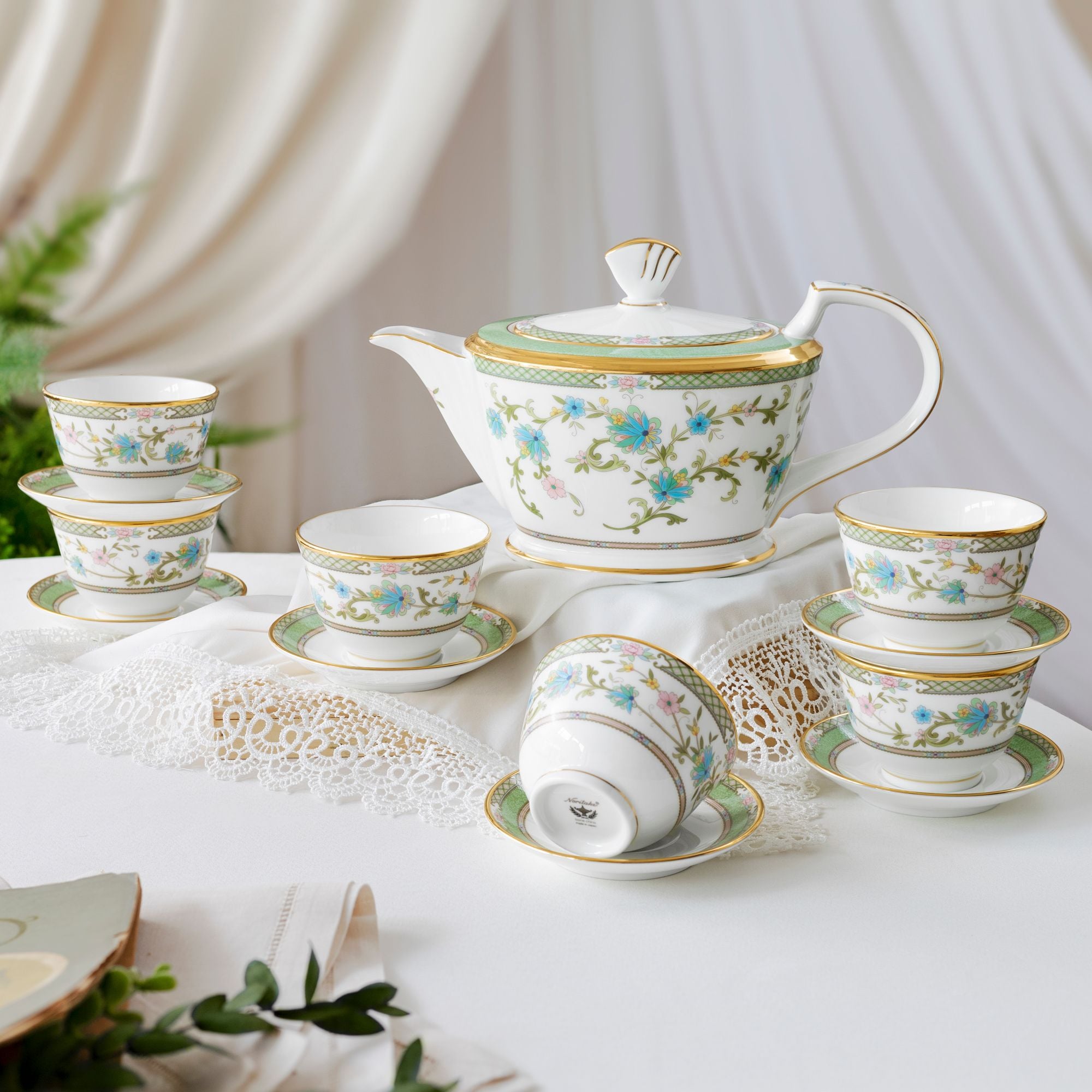 Những món đồ gốm sứ cao cấp nên có trong mỗi gia đình