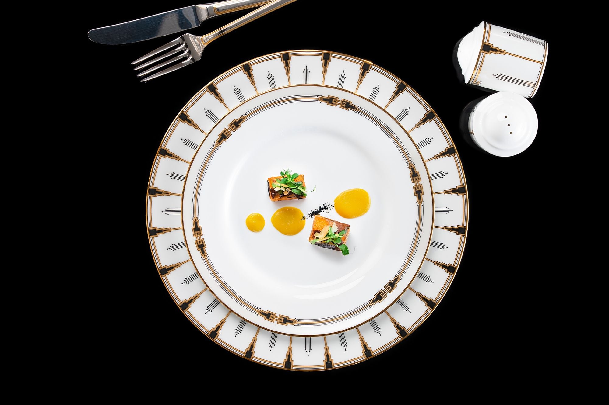 Ý nghĩa BST Empire Gold Noritake – Khi nghệ thuật lên bàn tiệc 2 Ý nghĩa BST Empire Gold Noritake – Khi nghệ thuật lên bàn tiệc