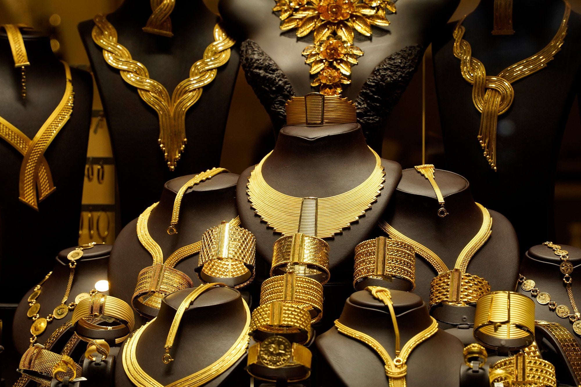 Ý nghĩa BST Empire Gold Noritake – Khi nghệ thuật lên bàn tiệc 5 Ý nghĩa BST Empire Gold Noritake – Khi nghệ thuật lên bàn tiệc